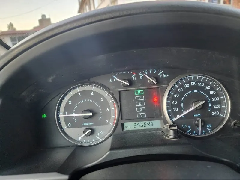 Toyota Land Cruiser GXR i 2011, White, Used (5)