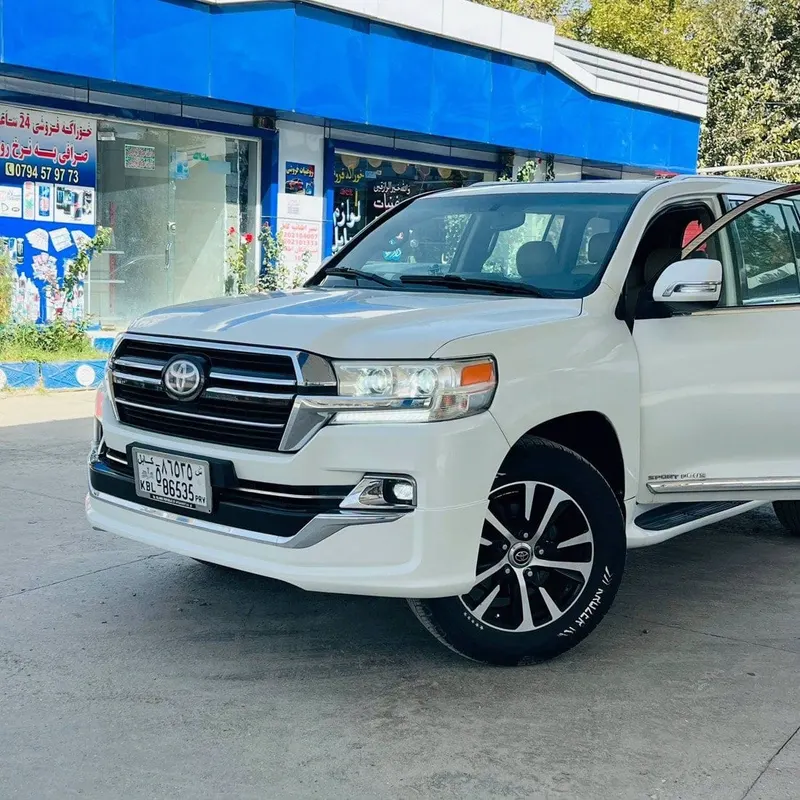 Toyota Land Cruiser GXR 2010, Gulf spec, automatic (1)