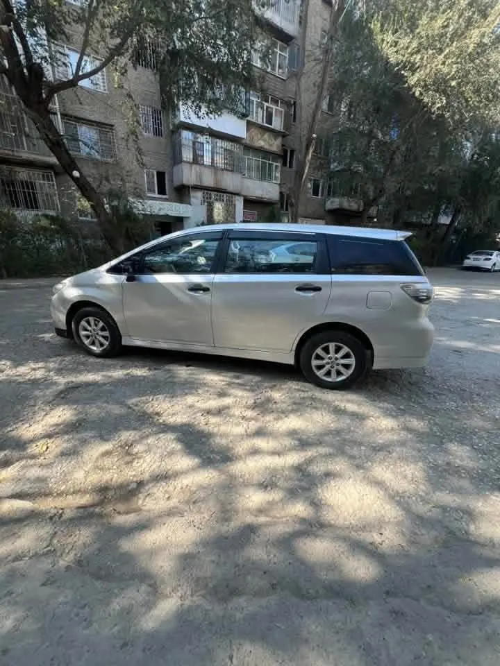 Toyota Wish 2012 Silver, Automatic, 4-Cylinder, Accident-Free (6)