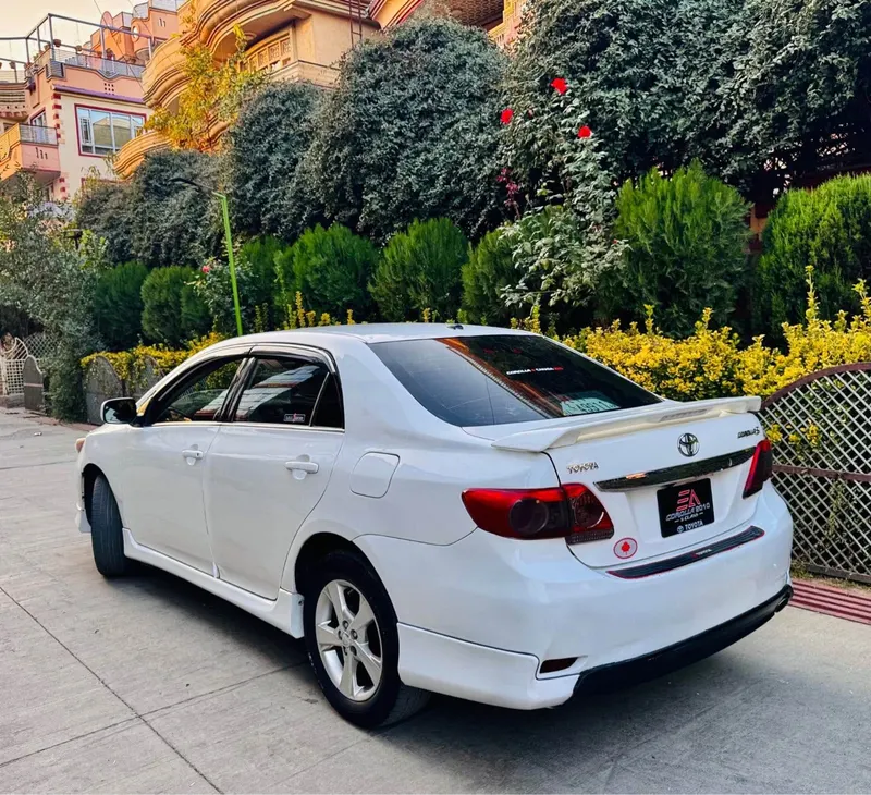 Toyota Corolla 2009 Canadian White Automatic (3)