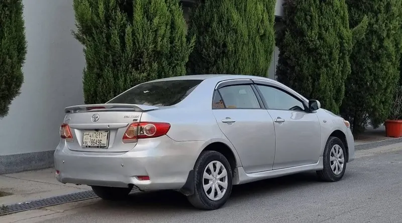 Toyota Corolla 2013, Gulf Model, Silver, 86k km (3)