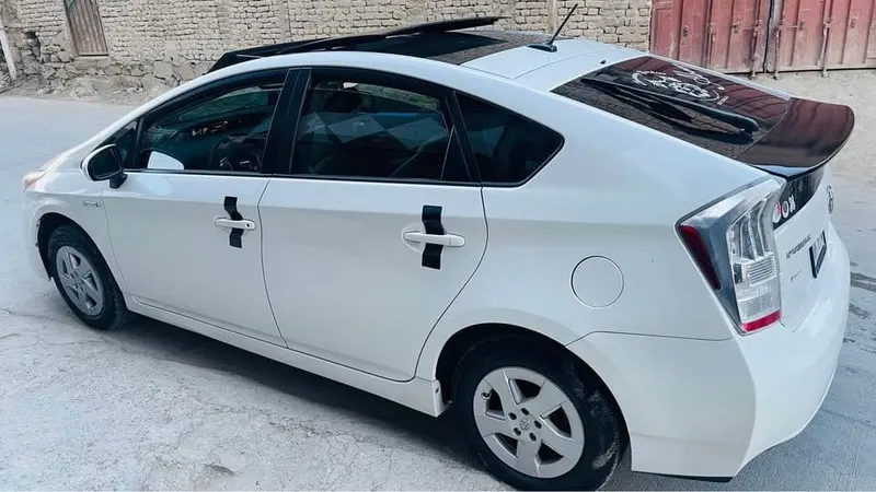 Toyota Prius 2011 American, White, Full Option (2)
