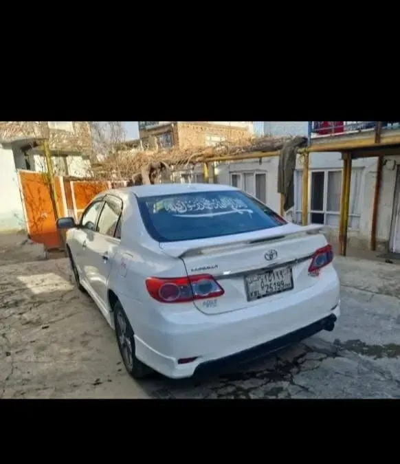 Toyota Corolla 2012 white automatic (3)