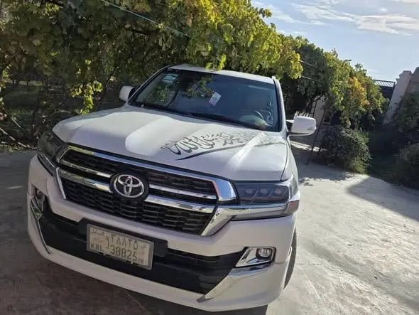 Toyota Land Cruiser VXR 2009, White, 90,000 km (2)