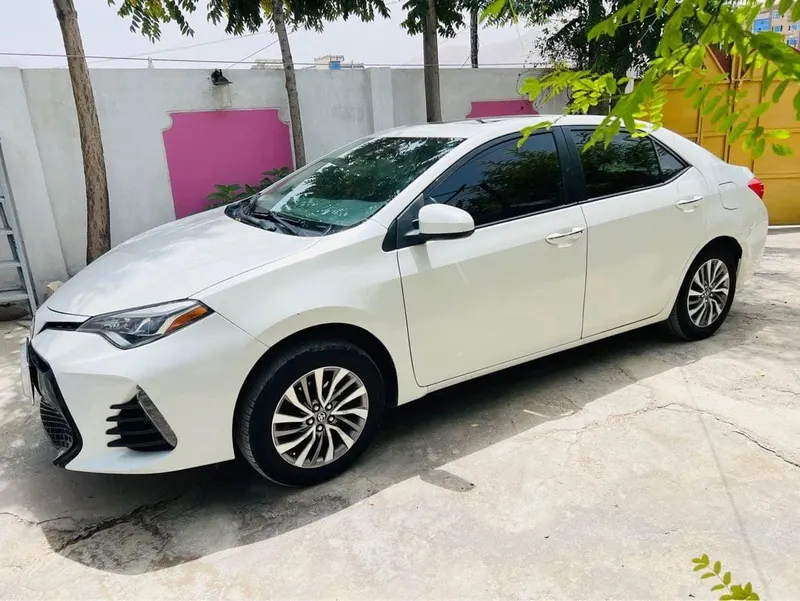 Toyota Corolla 2019 Pearl White Full Option (3)