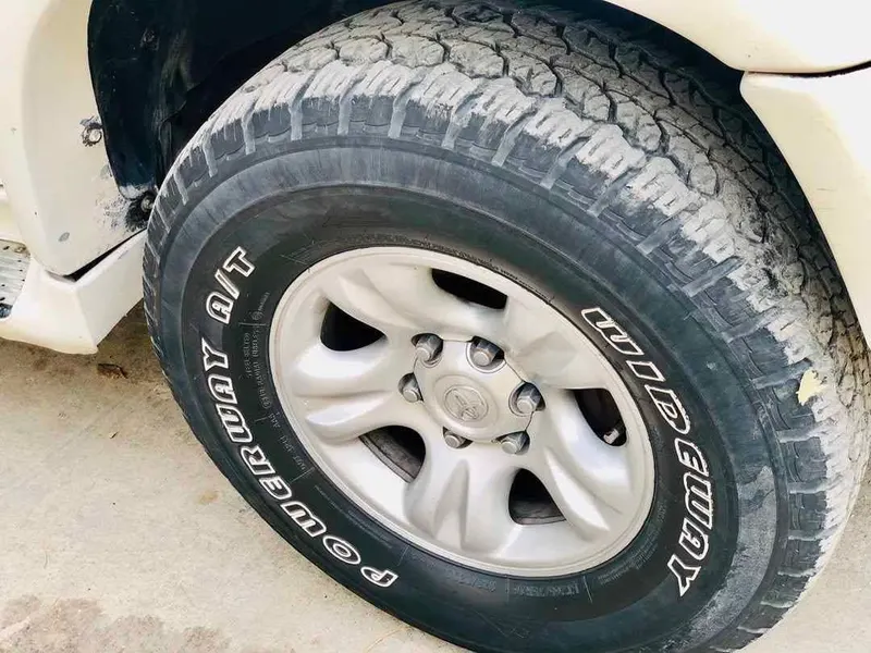 Toyota 4Runner 2000 Limited, 6-Cylinder, Automatic (4)
