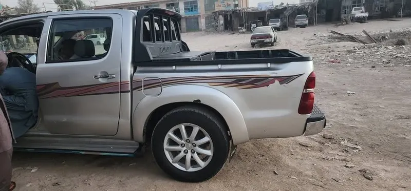 Toyota Hilux Double Cab 2009, petrol/gas, automatic (2)