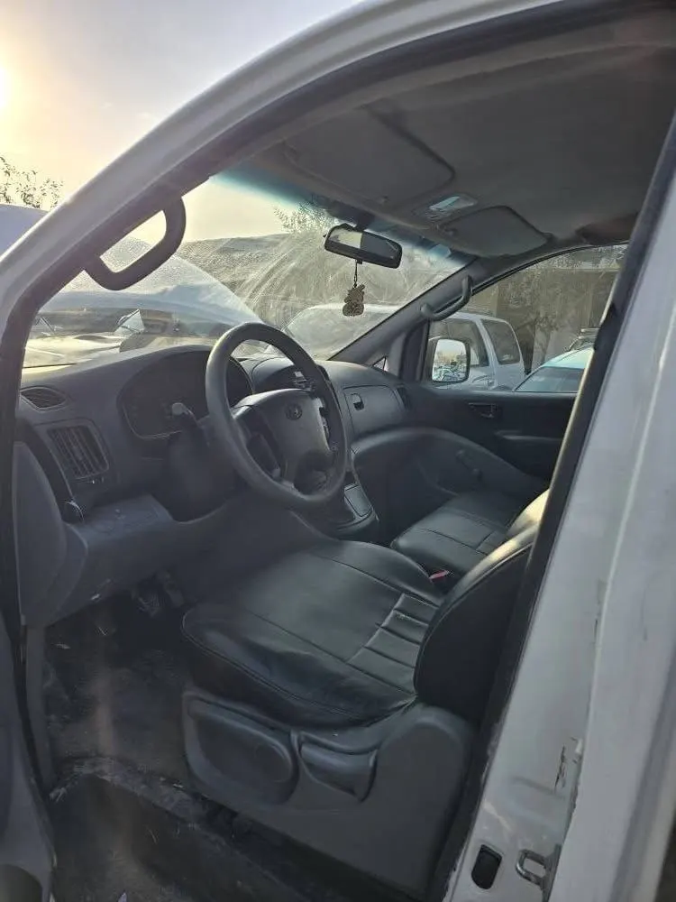 Hyundai H1 White Van 2013 (3)