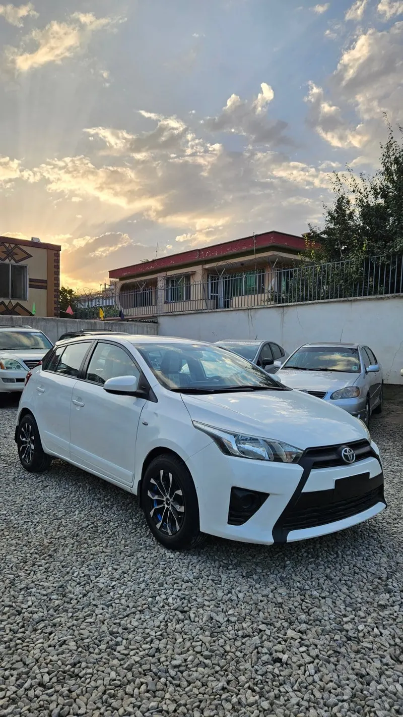 Toyota Yaris 2016 automatic white (2)