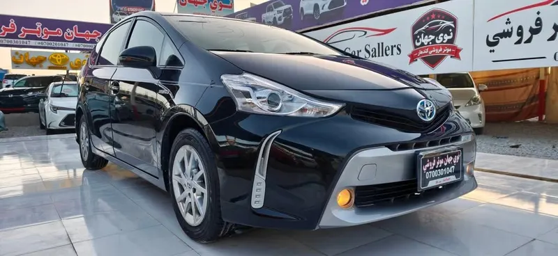 Toyota Prius V 2015 Hybrid, 66,000 km (2)