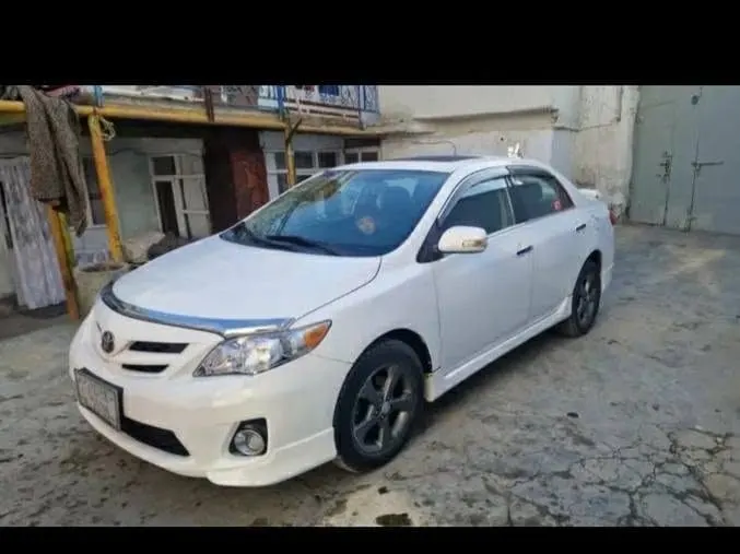 Toyota Corolla 2012 white automatic (2)