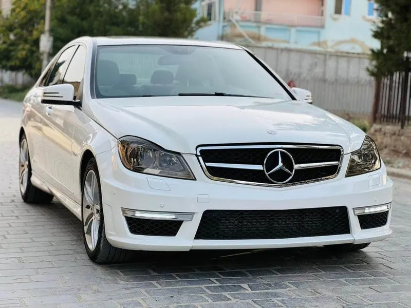 Mercedes-Benz C250 2014 Pearl White (1)