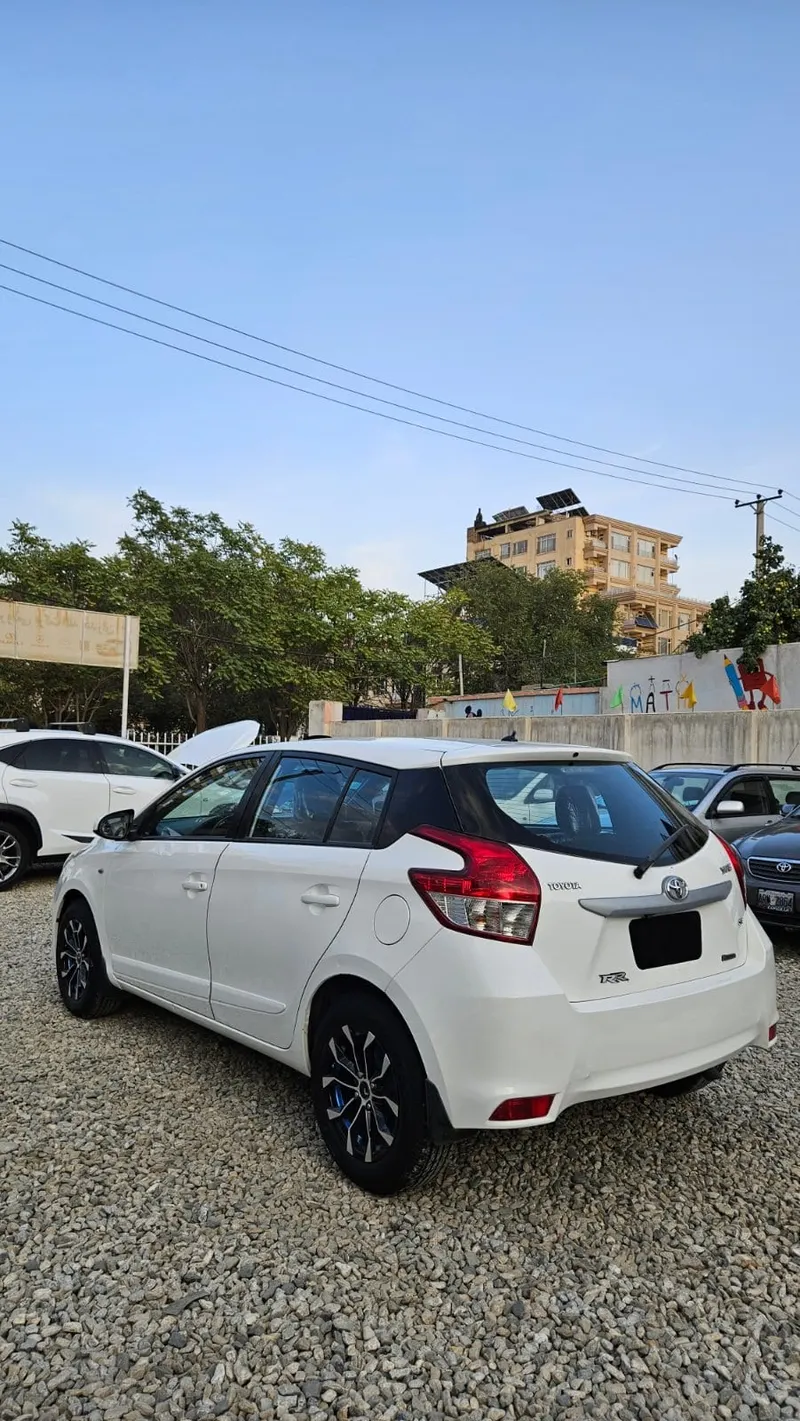 Toyota Yaris 2016 automatic white (4)