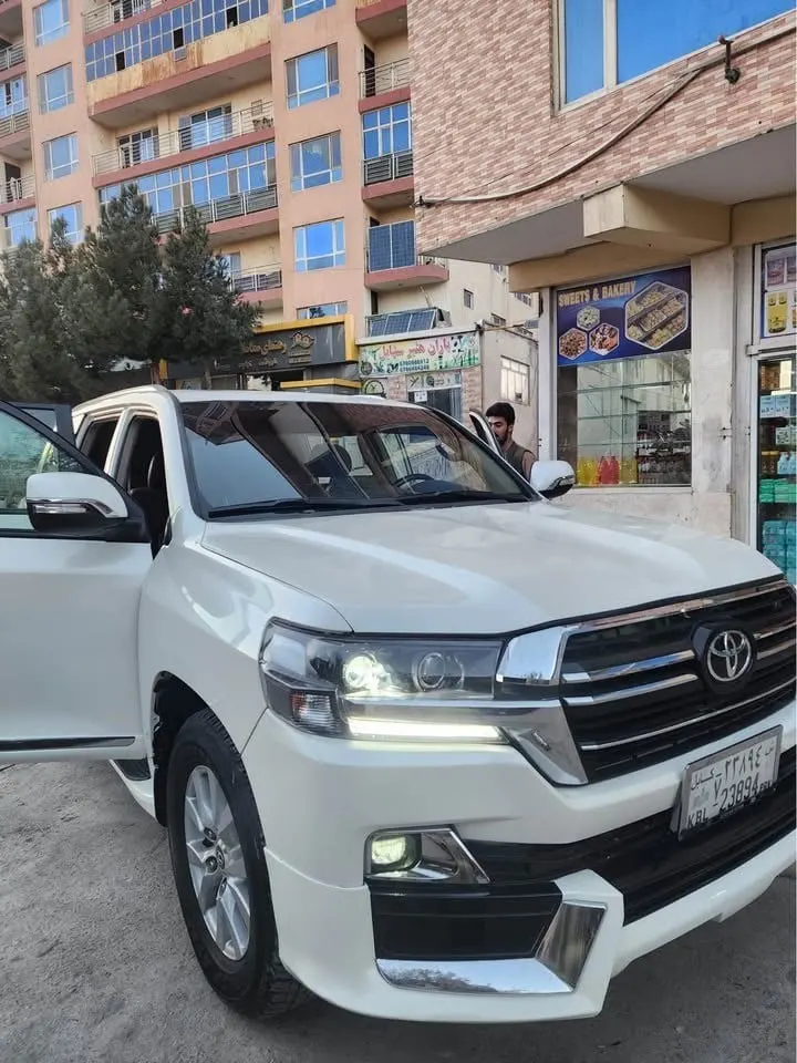 Toyota Land Cruiser GXR i 2011, 2021 Shape (4)