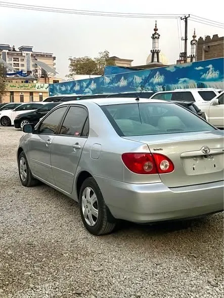 Toyota Corolla LE 2005 Silver, Accident-Free (4)