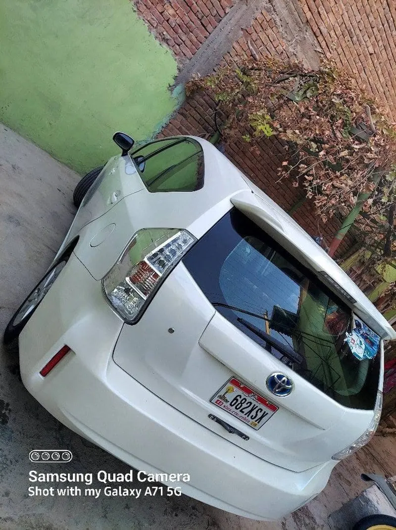 Toyota Prius V 2014 Hybrid - Pearl White (2)