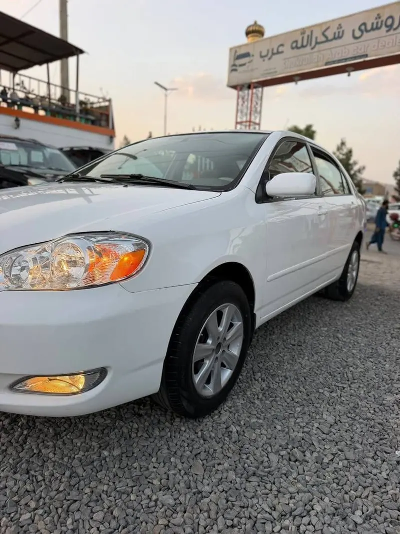 Toyota Corolla 2006 LE white (2)