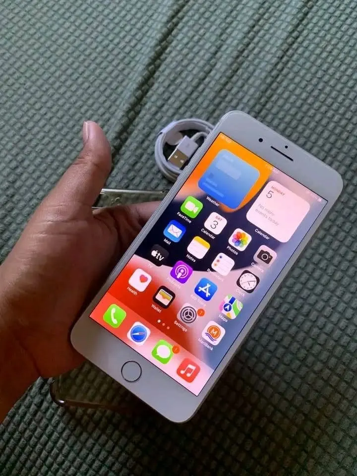 Apple iPhone 7 Plus 32GB Silver (1)