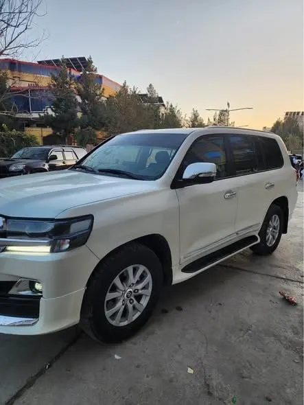 Toyota Land Cruiser GXR 2011, 2021 Facelift, White (3)