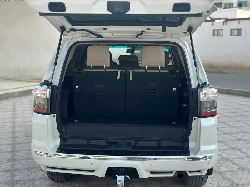 Toyota 4Runner Limited 2016, 6-Cylinder, Pearl White, Full Option (3)