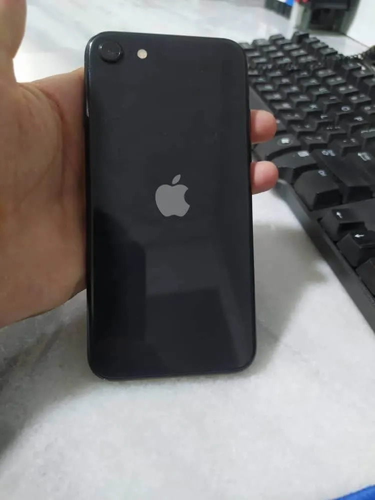 iPhone SE 128GB Dual SIM (1)