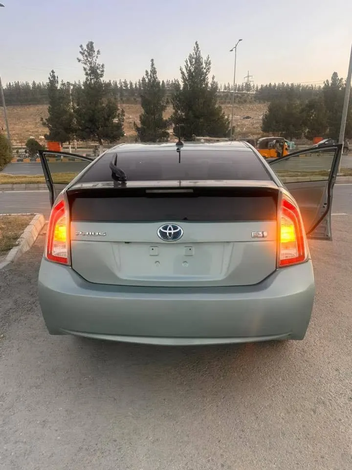 Toyota Prius Hybrid 2014، نووارد، یک مالک (7)