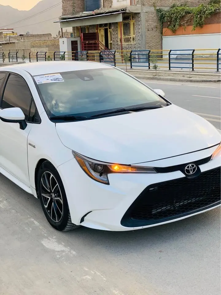 Toyota Corolla Hybrid 2021 American (2)