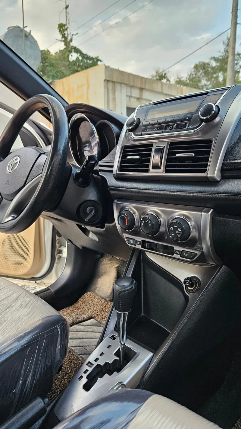 Toyota Yaris 2016 automatic white (7)