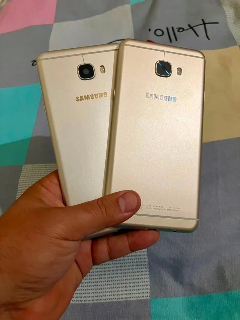 Samsung Galaxy C7 32GB dual SIM (1)