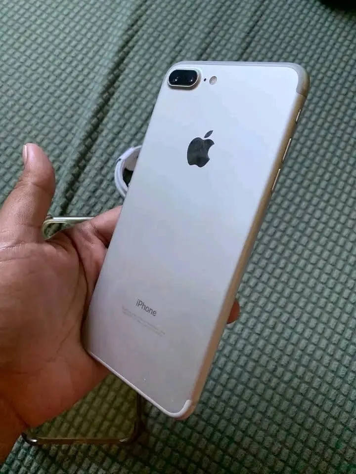 Apple iPhone 7 Plus 32GB Silver (2)