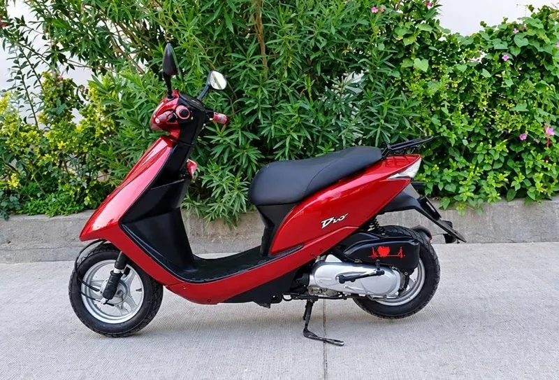Honda Dio 60cc Scooter from Japan, Ruby Red, Low Mileage (2)