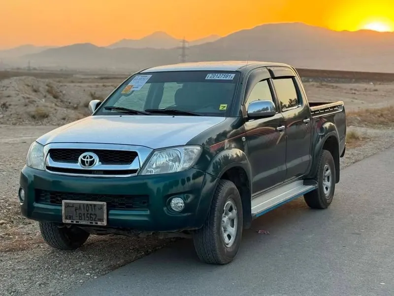Toyota Hilux 2006 Petrol (1)