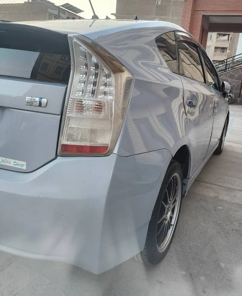 Toyota Prius 2010 Hybrid, Pistachio Colour, Sport Wheels (4)