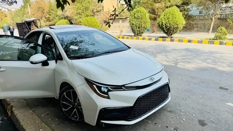 Toyota Corolla SE 2022, White, Low Mileage, Sunroof (5)