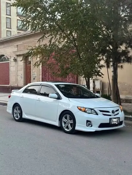 Toyota Corolla 2013 White Canadian S-Class (2)