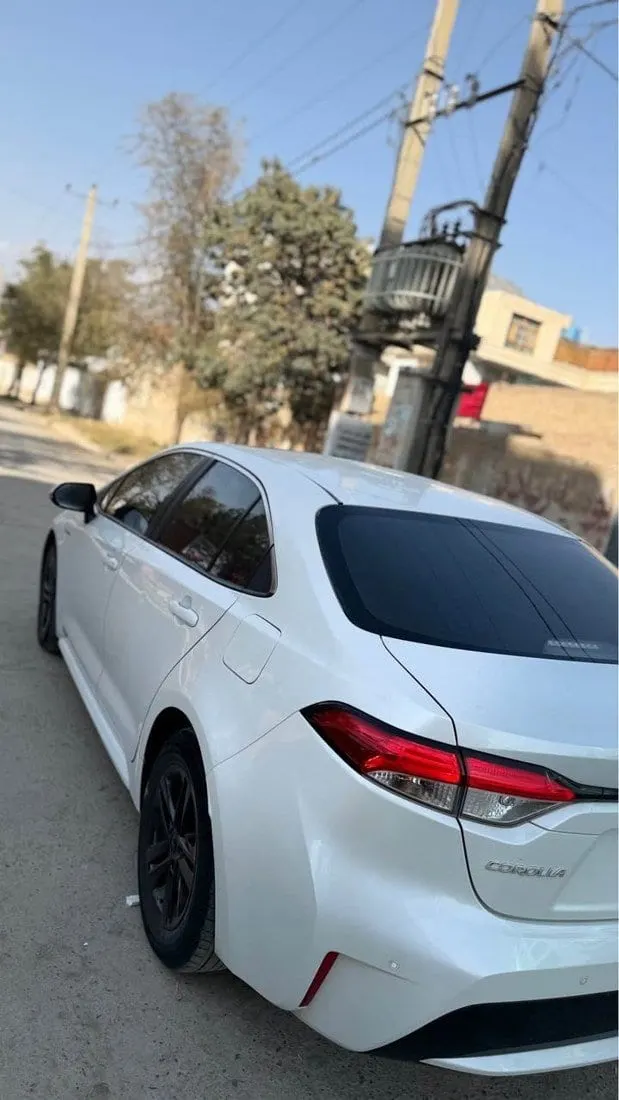 Toyota Corolla Hybrid 2020, 52,000 km (2)