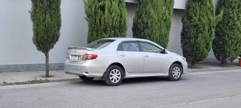 Toyota Corolla 2013 Gulf Model, Silver, 86k km, Clean Documents (3)