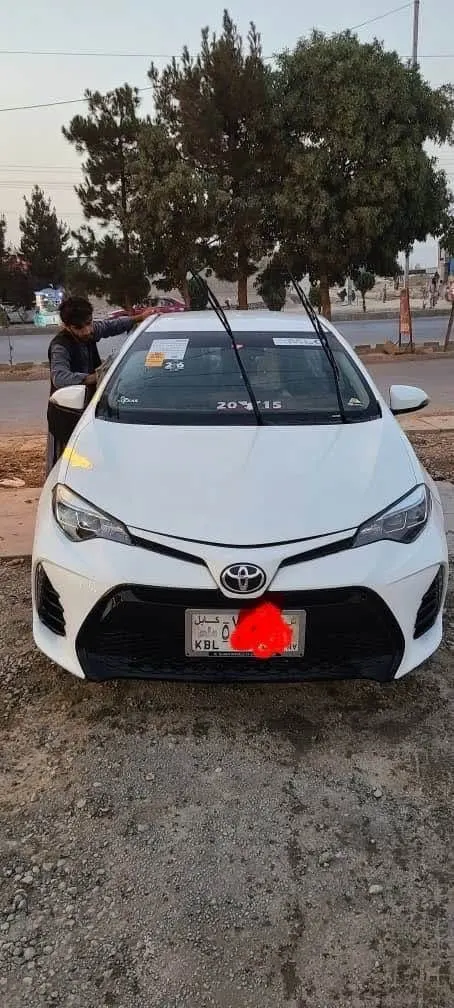 Toyota Corolla 2015 white, mileage 72k (1)