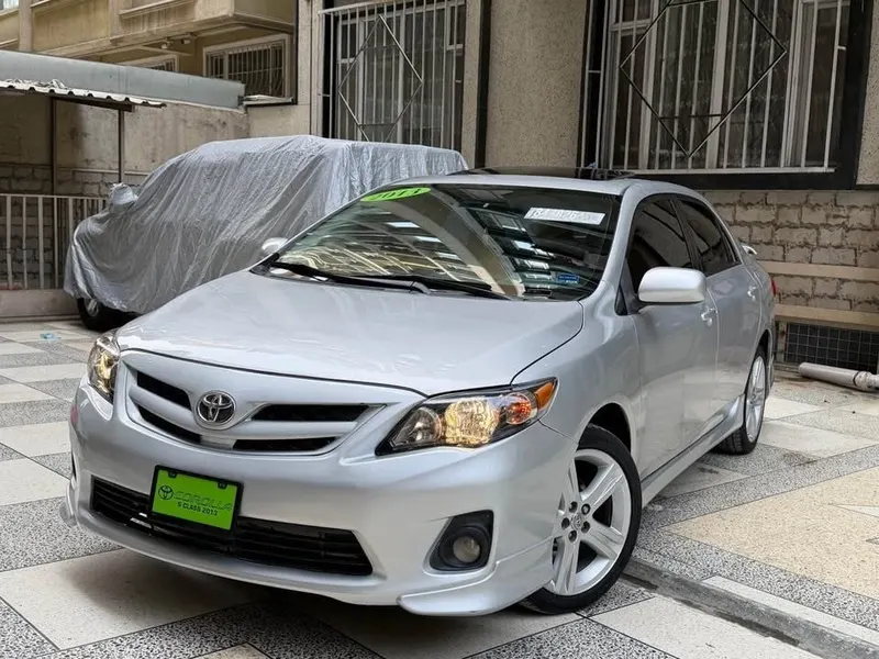 Toyota Corolla S 2013, Silver, Sunroof, Imported Used (3)