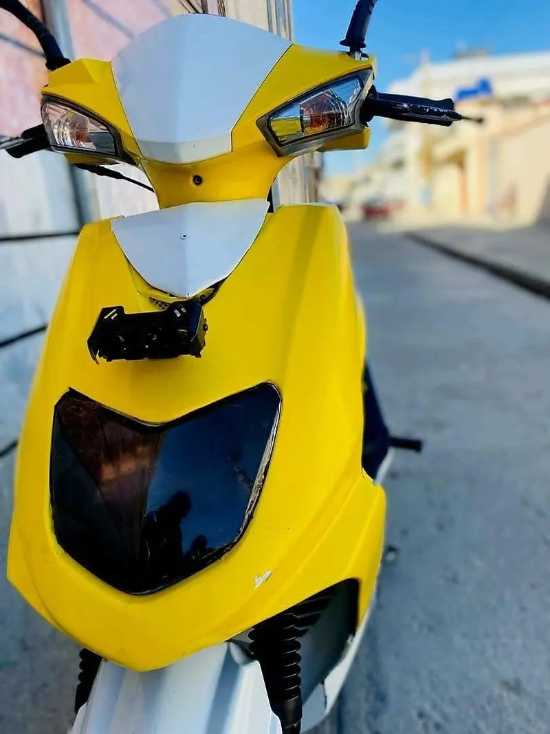 Kymco 125cc Scooter, Yellow and White, Used (2)