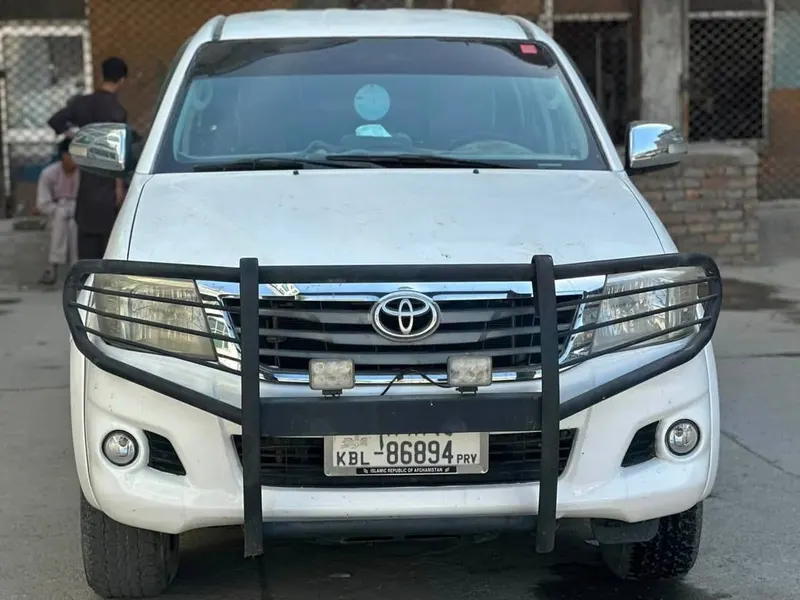 Toyota Hilux 2007 White Diesel (2)