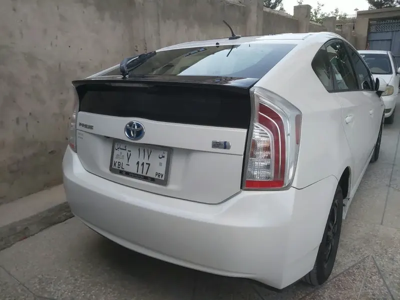 Toyota Prius 2014, White, Hybrid, Sunroof (1)