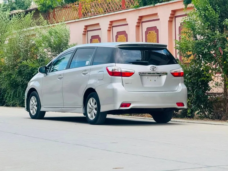 Toyota Wish Fielder 2010, 3-Row, Full Option (2)
