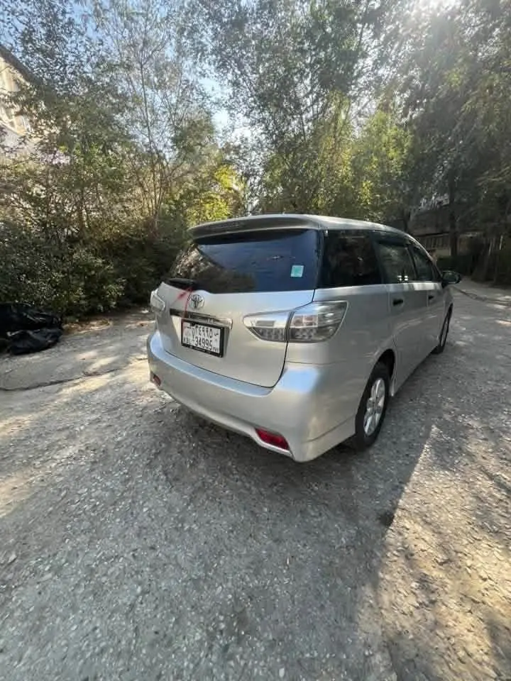 Toyota Wish 2012 Silver, Automatic, 4-Cylinder, Accident-Free (5)