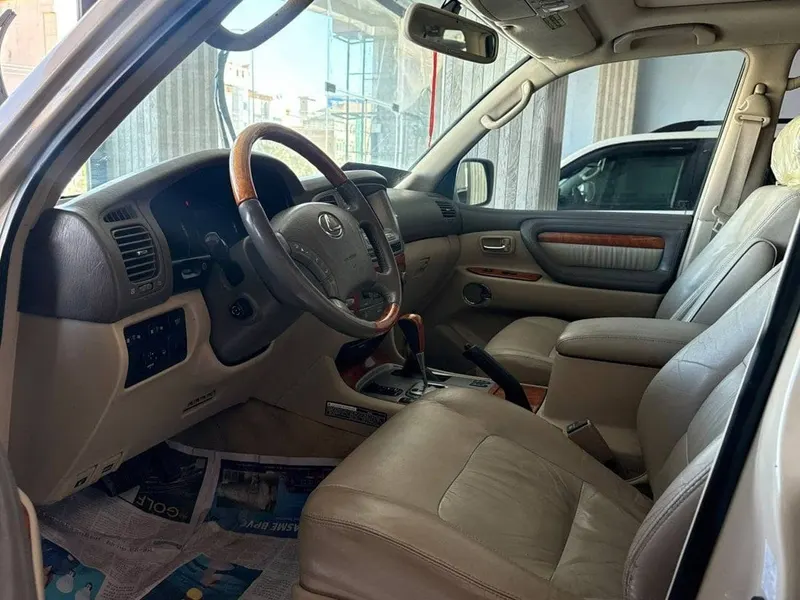 Lexus LX 470 2005, 8-Cylinder, Company Color, Leather Seats (3)