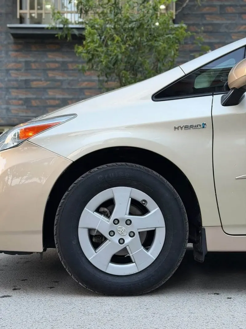 Toyota Prius Hybrid 2010, Gold, Automatic, JBL (4)
