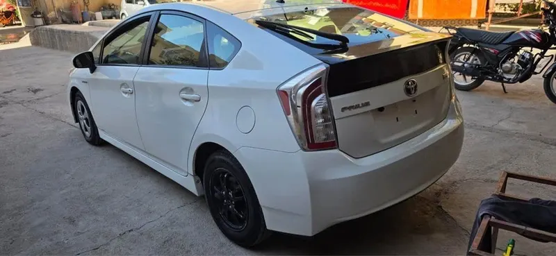 Toyota Prius 2014 (3)