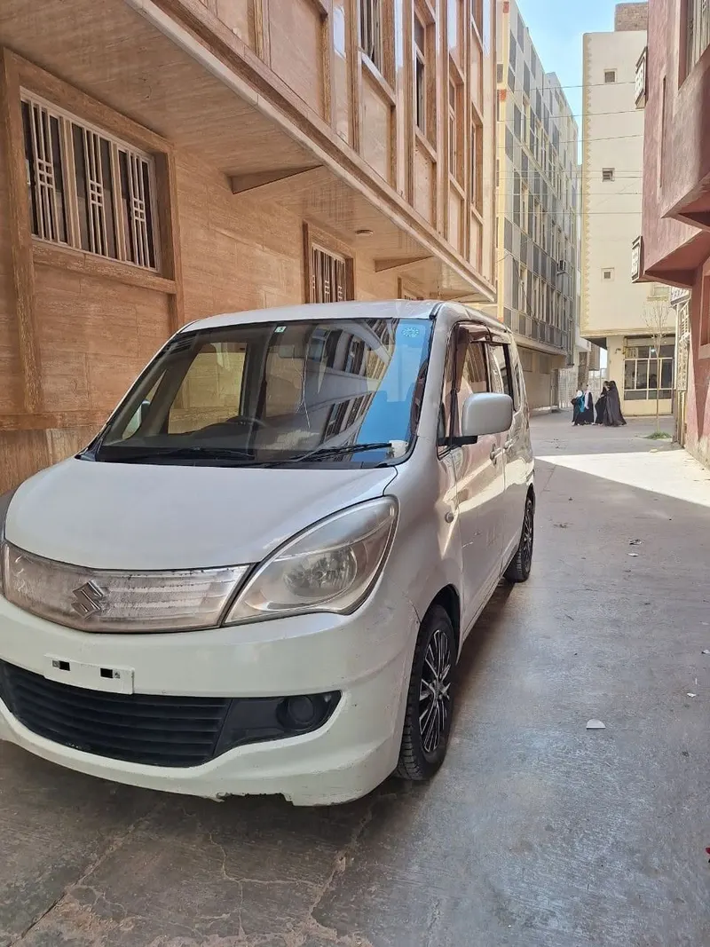 Suzuki Swift Solio 2014, 79,000 km, Herat (3)
