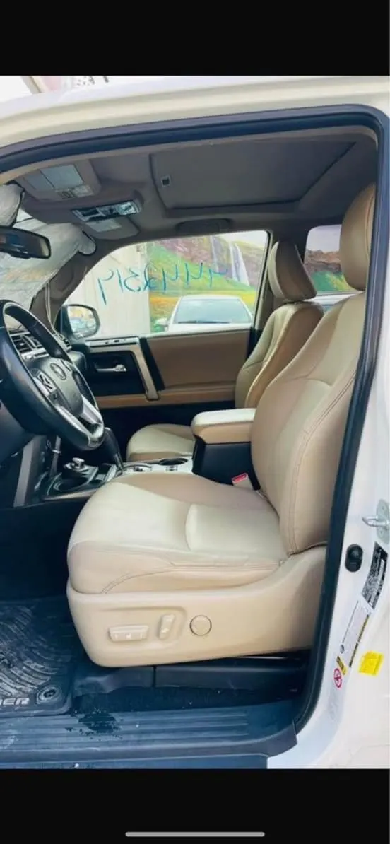 Toyota 4Runner 2015 SR5 Full Option, Sunroof, Leather Seats (4)