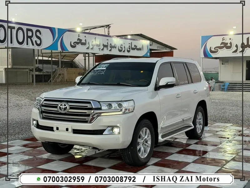 Toyota Land Cruiser VXR 2017 5.7L (1)